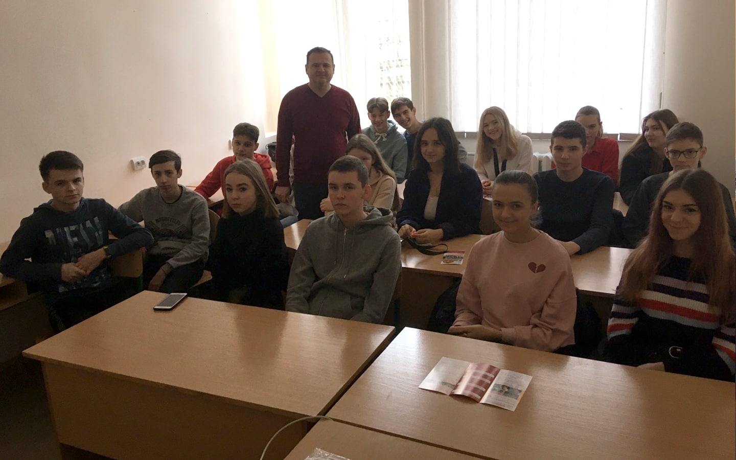 Учні 10-ЛФ класу школи-ліцею №6 Учні 10-ЛФ класу школи-ліцею №6